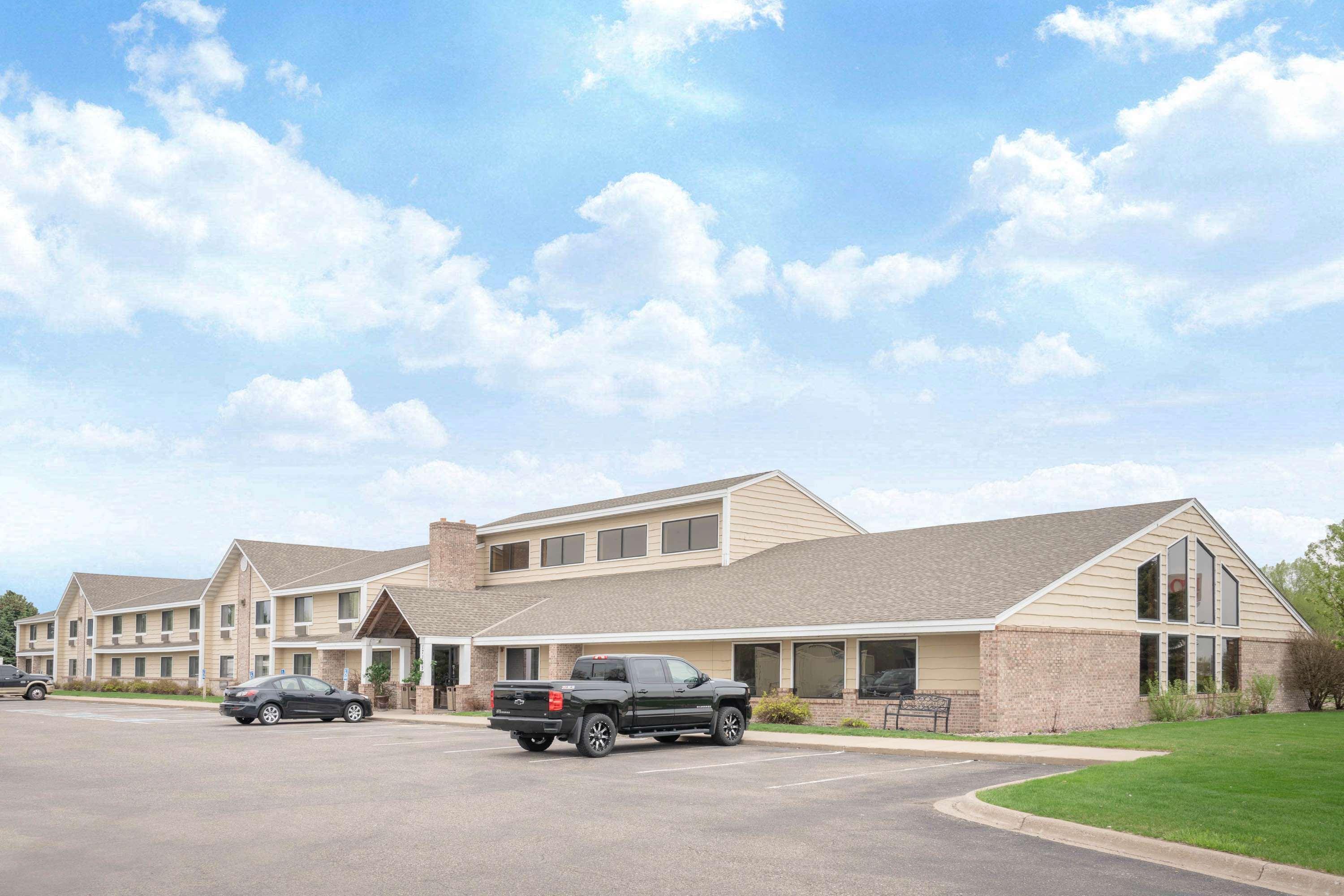 Baymont By Wyndham Lakeville Buitenkant foto