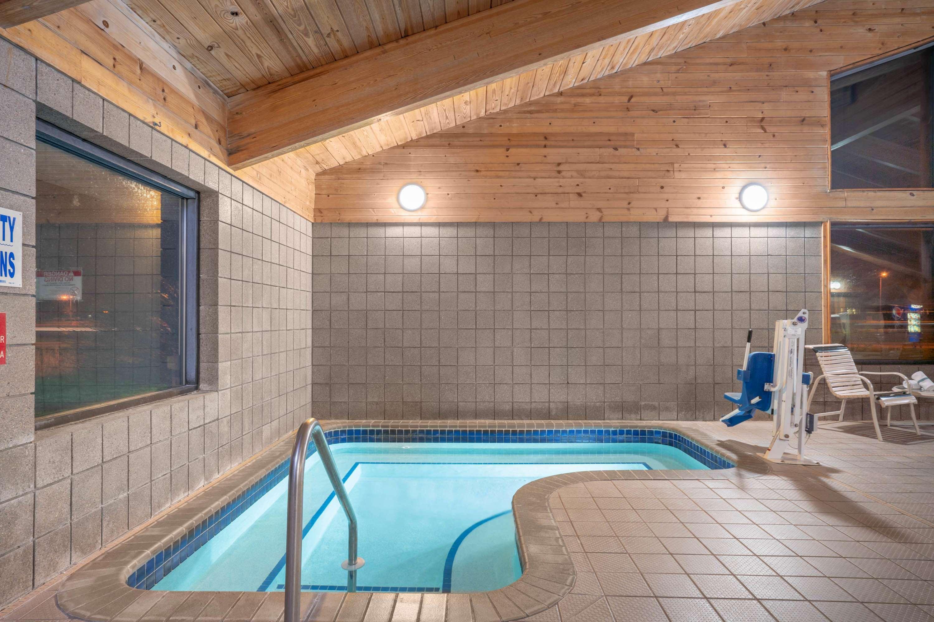 Baymont By Wyndham Lakeville Buitenkant foto