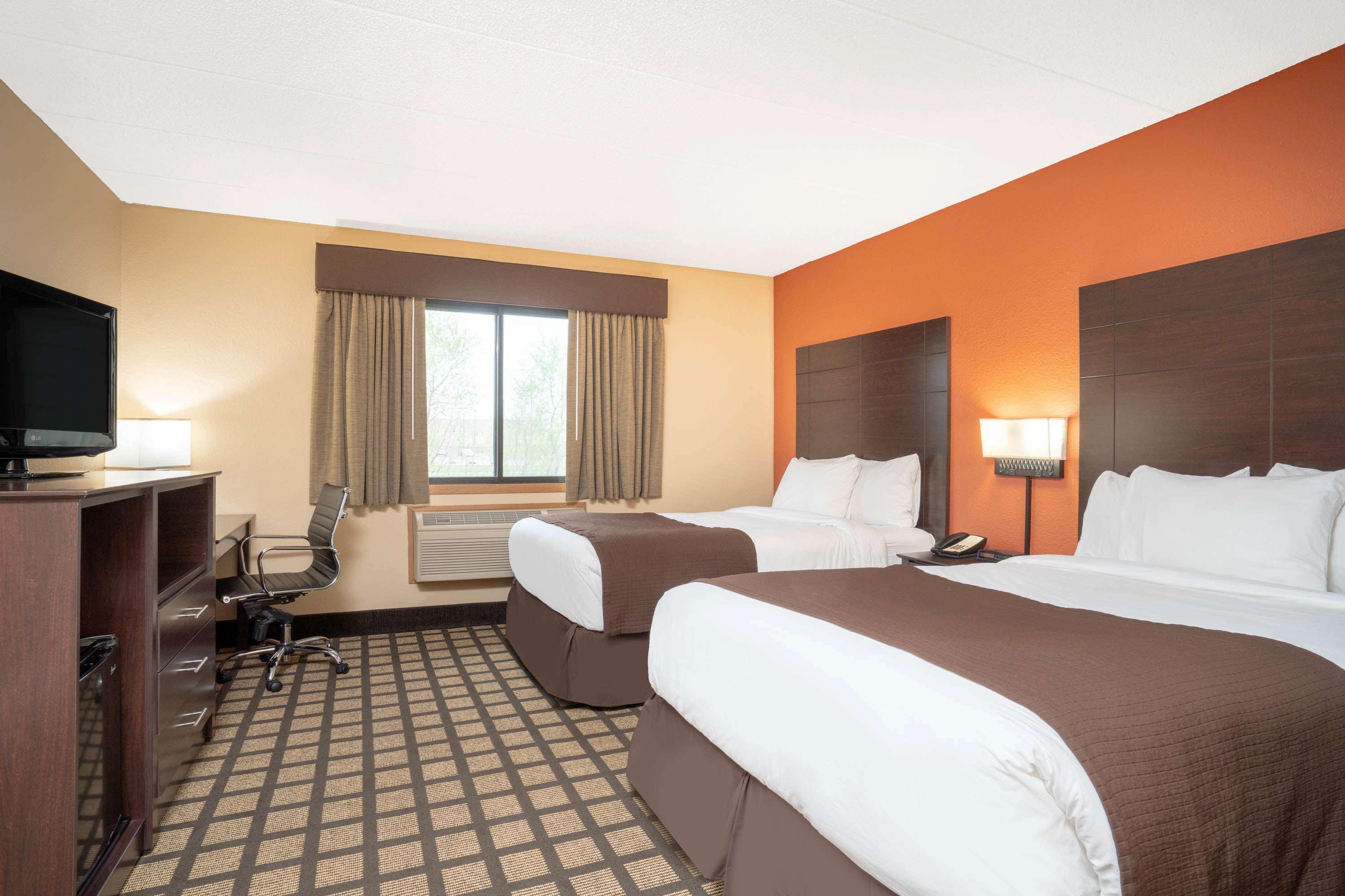 Baymont By Wyndham Lakeville Buitenkant foto