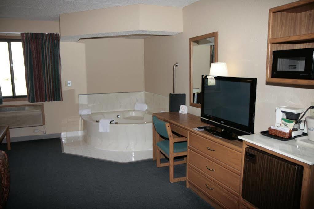 Baymont By Wyndham Lakeville Buitenkant foto